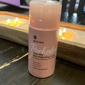 Glowiest peekaboo aha pha skin perfecting toner